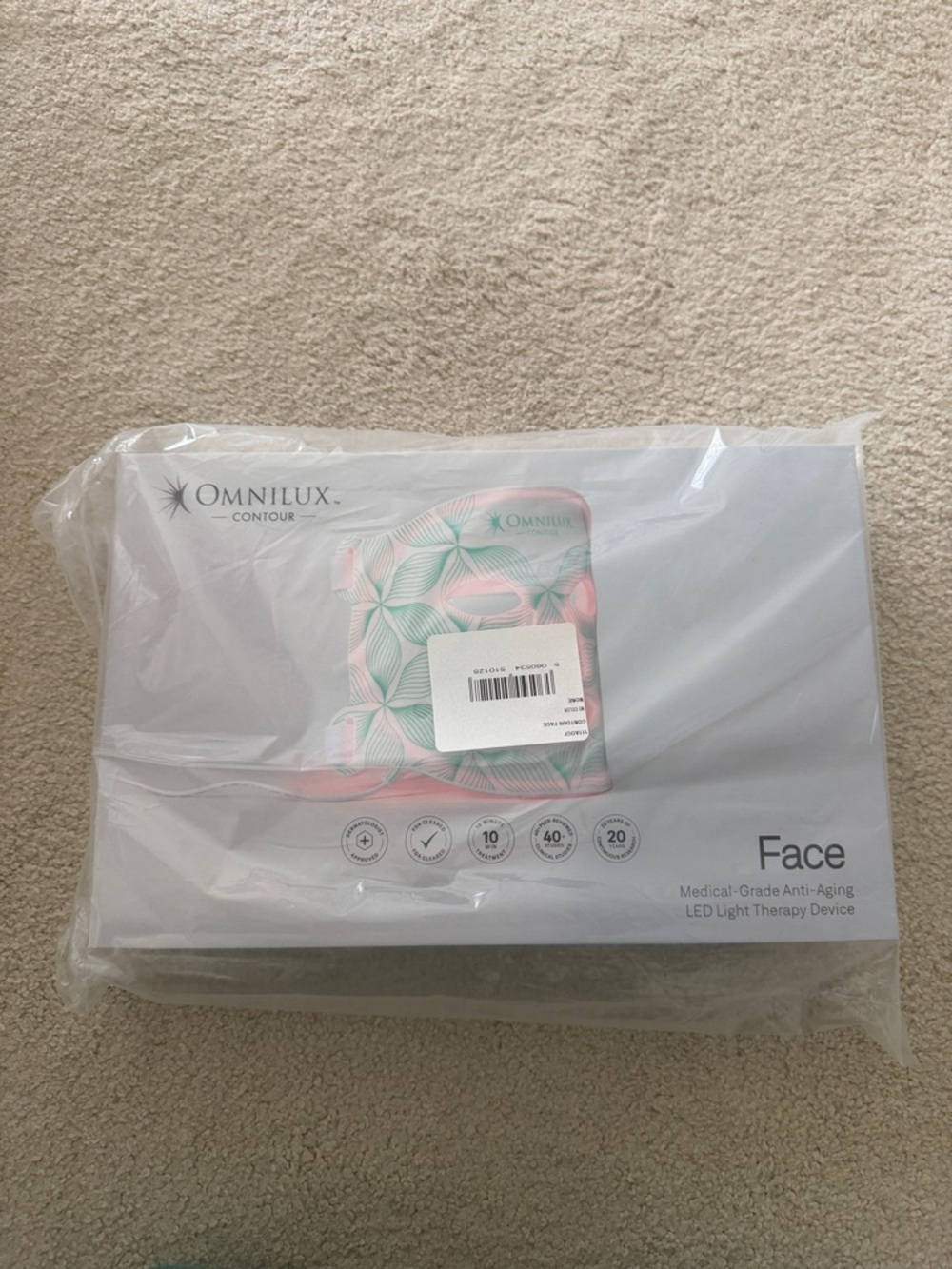 NWT Omnilux Contour Face LED Light Therapy Device - White with Pink/Green Accent